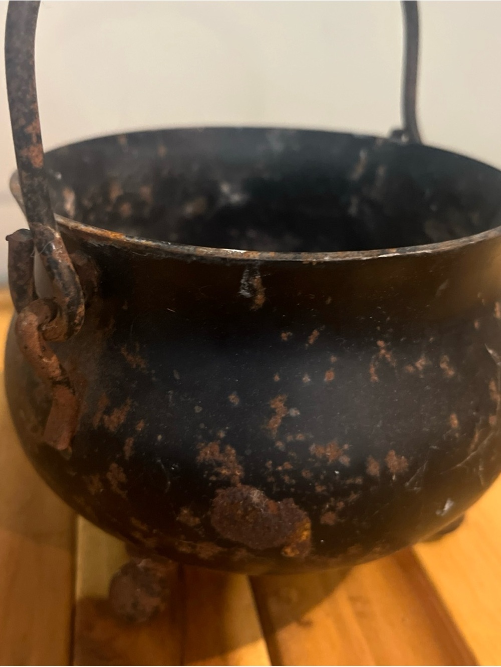 Antique-Style Black Iron Cauldron with Handle - Picture 5 of 7
